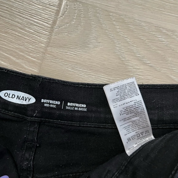 Old Navy Midrise Distressed Jean Boyfriend Shorts Black - Picture 5 of 5